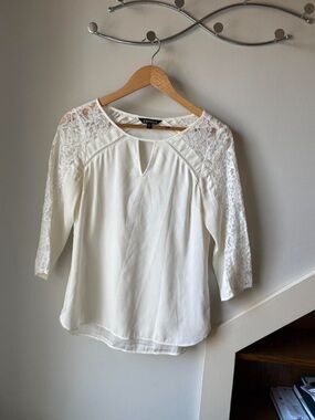 Express Women's white Lace-Shoulder Blouse XS